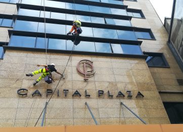 Cum Să Alegi Firma Potrivită pentru Lucrări de Alpinism Utilitar