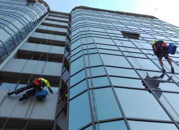 Alpinismul Utilitar: O Soluție Eficientă pentru Întreținerea Clădirilor