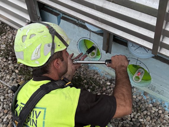Lucrări de instalare sistem de ancorare pentru alpinism utilitar