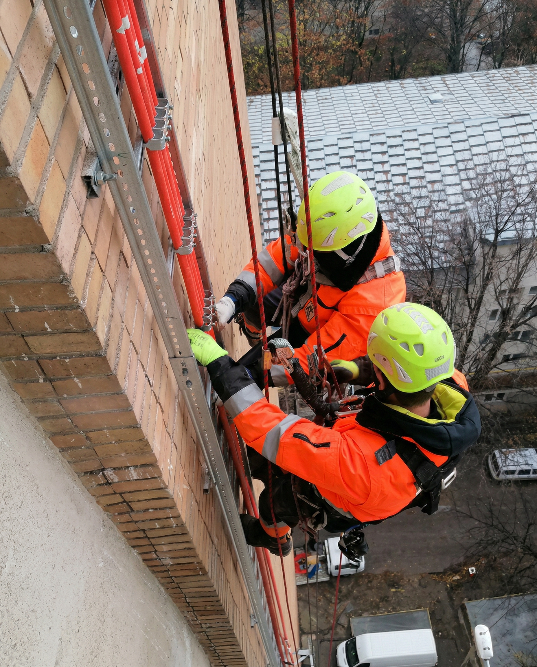 Trasee tehnologice și structuri de susținere industrială